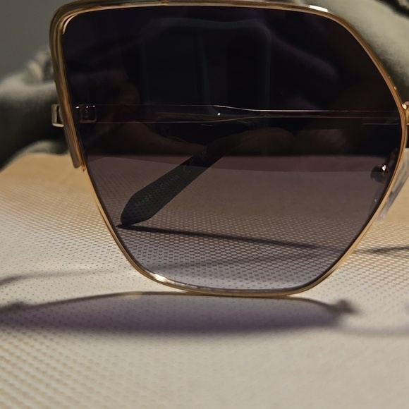 Quay Australia-NWOT \